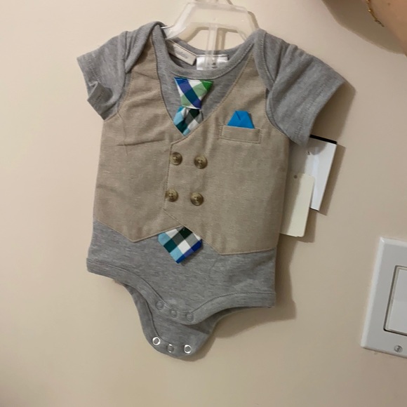 Short sleeve body suit - Picture 1 of 4